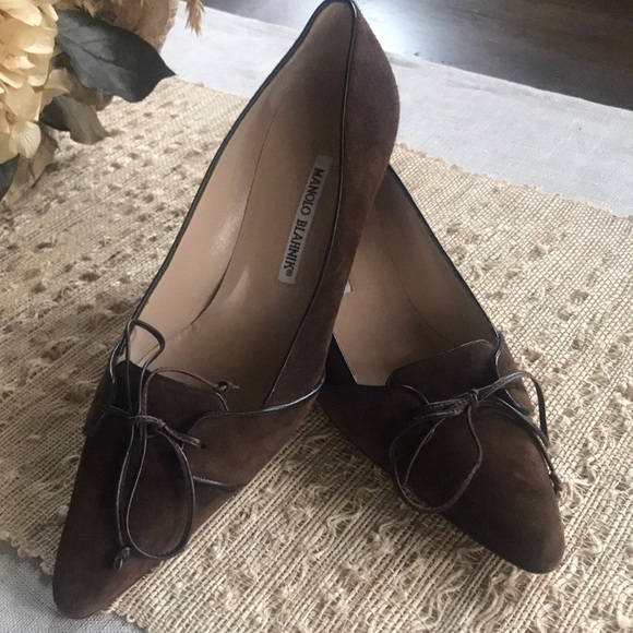 Manolo Blahnik suede bow pumps - Picture 1 of 2